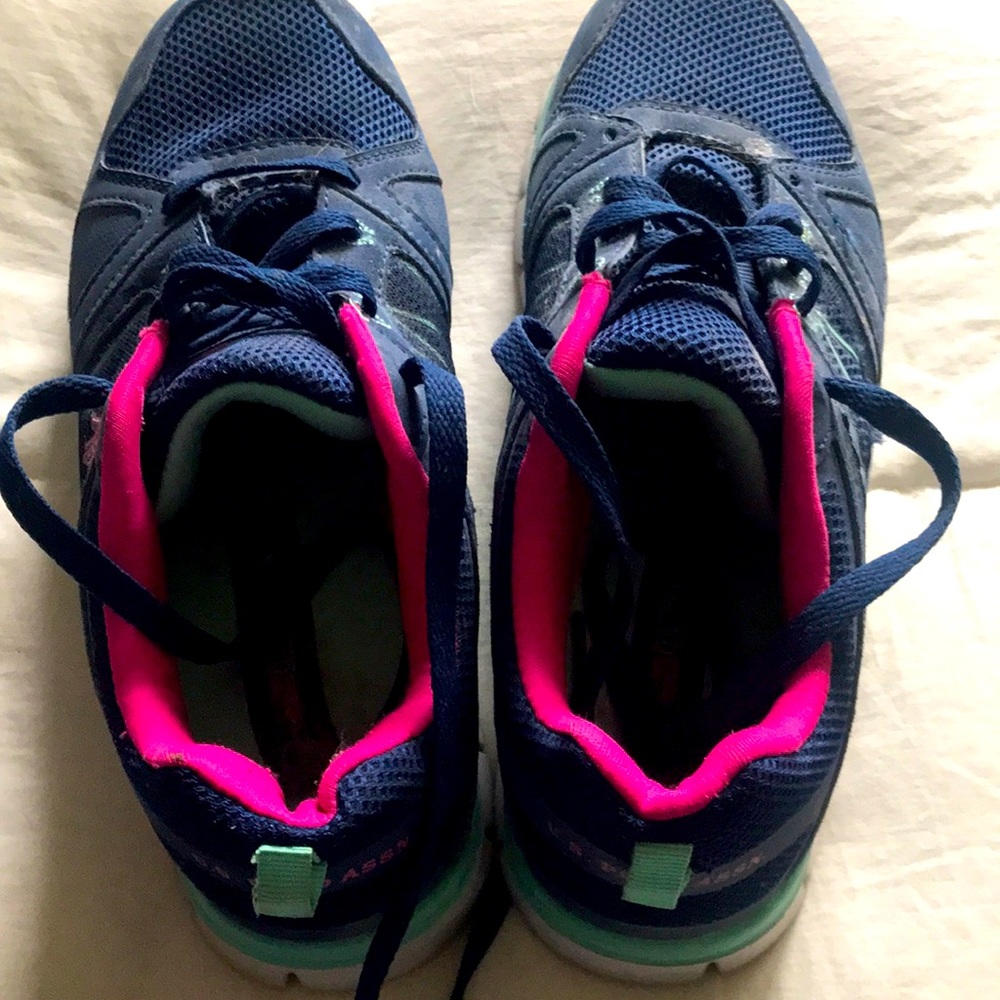 Sneakers 8.5 used gently